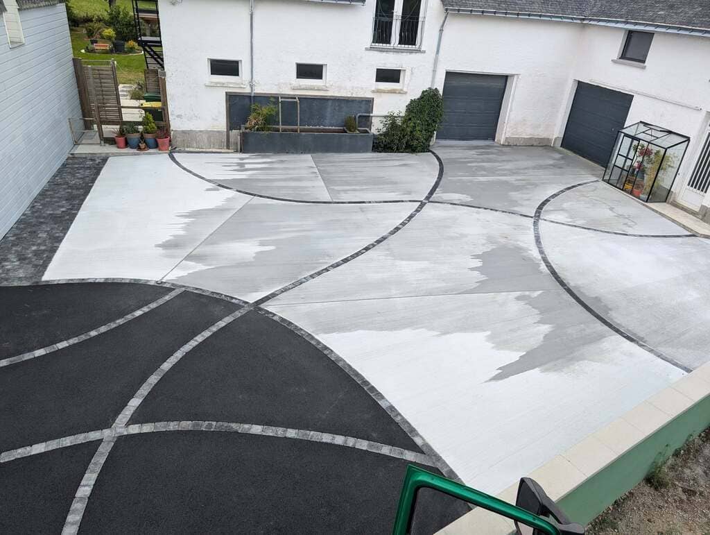 Allées en béton décoratif à Nozay