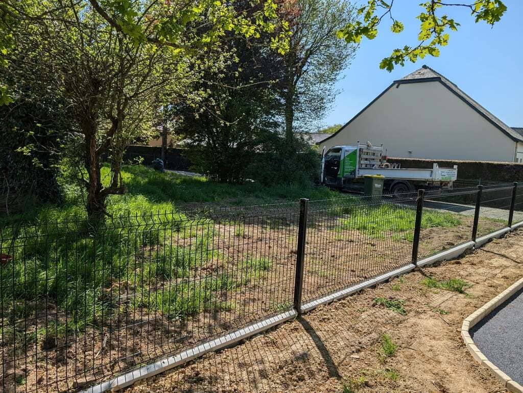 Clôture en grillage rigide à Nozay
